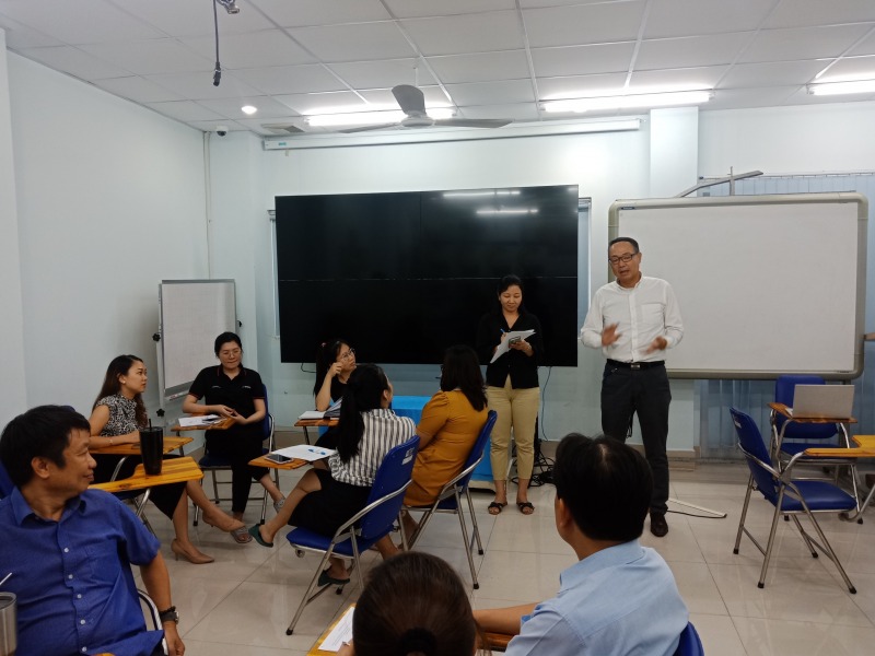 SOECO English Club - Creating an Environment for Practical English Practice and Communication Improvement